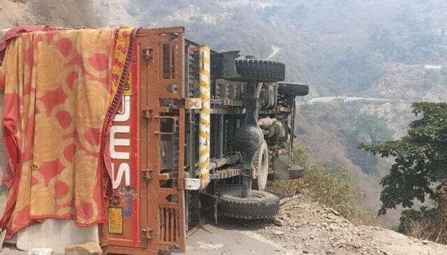 Canter-narrowly-avoids-falling-into-ditch01-1