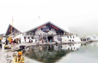 हेमकुंड साहिब यात्रा को लेकर तैयारियां शुरू, गुरुद्वारा प्रबंधक कमेटी ने तय की रणनीति; अभी जमी हुई है 10 फीट बर्फ