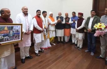 आज उत्तराखंड के चारों धामों के पुरोहितों ने प्रधानमंत्री के साथ भेंट की । पुरोहितों ने उन्हें धामों के कपाटोद्घाटनों हेतु आमंत्रित किया