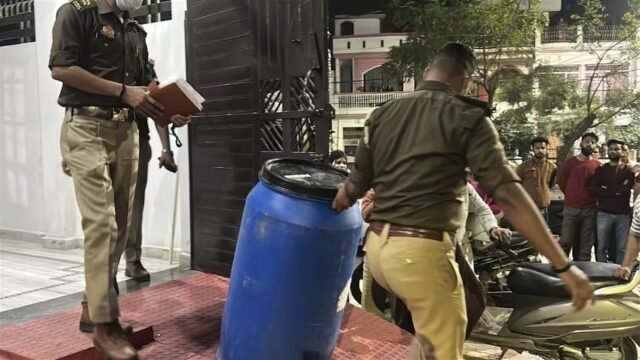 699d027378d8a-lucknow-son-killed-father-244414203-16x9_11zon