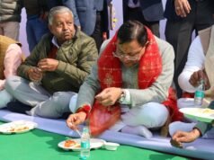 टनकपुर में संस्कृति और समरसता का उत्सव, मुख्यमंत्री ने लिया खिचड़ी प्रसाद