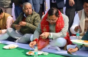 टनकपुर में संस्कृति और समरसता का उत्सव, मुख्यमंत्री ने लिया खिचड़ी प्रसाद
