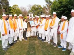 मुख्यमंत्री पुष्कर सिंह धामी को मुख्यमंत्री आवास में चम्पावत से आए होल्यारों ने दी होली की शुभकामनाएं