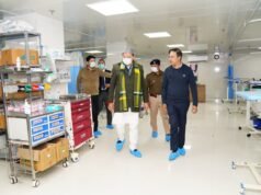 देर रात दून मेडिकल कॉलेज चिकित्सालय पहुंचे मुख्यमंत्री, व्यवस्थाओं का लिया जायजा