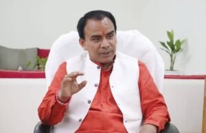 एक दर्जन प्राथमिक विद्यालयों का होगा पुनर्निर्माणः डाॅ. धन सिंह रावत