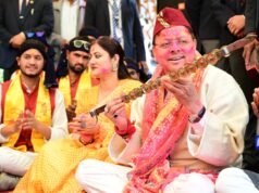 लोक गीतों की धुनों के बीच सीएम आवास में निखरे होली के रंग