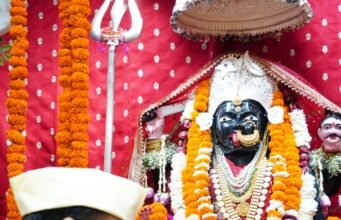 चैत्र नवरात्र के पावन अवसर पर मुख्यमंत्री पुष्कर सिंह धामी ने माँ कालिका मंदिर में की पूजा-अर्चना