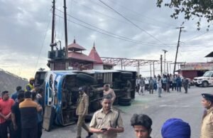 नैनीताल:केमू बस दुर्घटना, SDRF ने किया रेस्क्यू; 1 मृत, 7 घायल