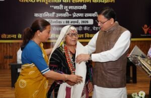 अंतर्राष्ट्रीय महिला दिवस पर सीएम धामी ने 38 वरिष्ठ महिलाओं को किया सम्मानित
