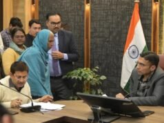 जनदर्शन में सख्त डीएम, लापरवाही पर वेतन रोका