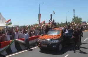 देवभूमि में प्रधानमंत्री का भव्य स्वागत, 12 किमी लंबे रोड शो में बड़ी संख्या में उमड़े लोग