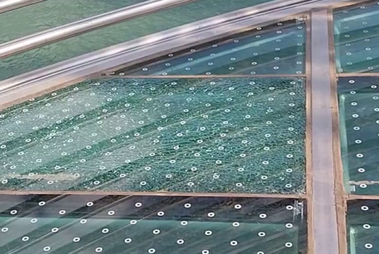 ऋषिकेश ग्लास ब्रिज में खामी ,उद्घाटन से पहले बजरंग सेतु में दरारें, लोगों की एंट्री रोकी