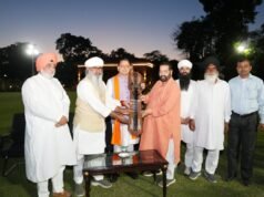 बैसाखी पर सीएम धामी से सिख प्रतिनिधिमंडल की भेंट, सौंपा सरोपा