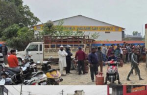 कालाबाजारी पर प्रहार, गैस एजेंसी के 14 हजार कनेक्शन ट्रांसफर