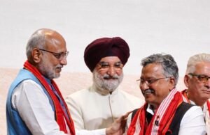 उपराष्ट्रपति ने यूकॉस्ट महानिदेशक प्रो. दुर्गेश पंत को किया सम्मानित