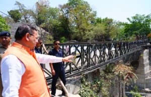 CM धामी ने मसूरी रोड पुल का किया निरीक्षण, जल्द पूरा करने के निर्देश