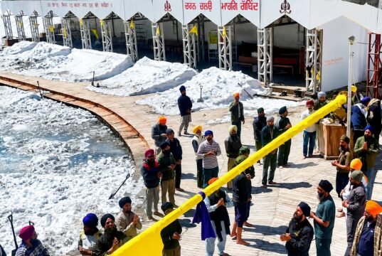 श्री हेमकुण्ड साहिब के कपाट खुले: ‘सत श्री अकाल’ के जयघोष से गूंजी घाटी, भारी सुरक्षा के बीच यात्रा शुरू
