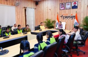 मुख्यमंत्री ने बालिकाओं के साथ प्रधानमंत्री के मन की बात के 134 वें संस्करण को सुना