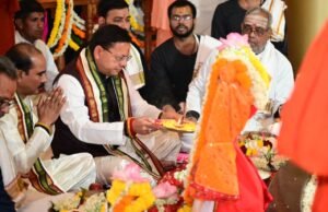डोल आश्रम में भव्य आयोजन, CM धामी ने किया अभिषेक व पूजन