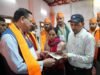 मुख्यमंत्री धामी ने दिवंगत सोमेंद्र सिंह बोहरा के परिजनों को सौंपी ₹10 लाख की सहायता राशि