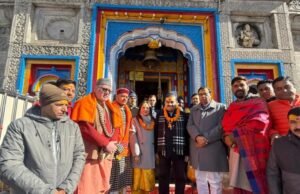 केदारनाथ धाम में VIP दर्शन पर बवाल, अडानी ने किया दर्शन और रोपवे परियोजना का लिया जायजा