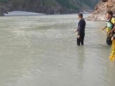 ऋषिकेश में बड़ा हादसा: गंगा में नहाते समय मेरठ के दो पर्यटक बहे, तलाश जारी