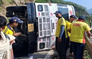 तोताघाटी के पास पलटी चारधाम यात्रियों से भरी बस, ब्रेक फेल होने से हुआ हादसा, 39 लोग थे सवार