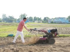 मुख्यमंत्री धामी ने खेत में चलाया टिलर, पारंपरिक कृषि और जैविक खेती को बढ़ावा देने का दिया संदेश