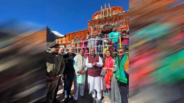 mukesh-ambani-reached-badrinath_1665638804_11zon