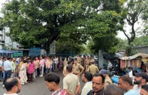 स्वास्थ्य मंत्री आवास के बाहर नर्सिंग अभ्यर्थियों का उग्र प्रदर्शन, चार महिला अभ्यर्थियों ने किया आत्महत्या का प्रयास
