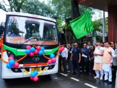 ग्रीन ट्रांसपोर्ट की ओर उत्तराखंड का कदम, सीएम धामी ने 11 स्वच्छ ईंधन वाहनों को किया फ्लैग ऑफ
