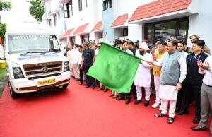 टनकपुर से कैलाश मानसरोवर यात्रा का शुभारंभ, मुख्यमंत्री धामी ने पहले दल को दिखाई हरी झंडी