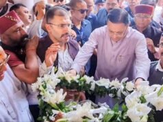 पूर्व कैबिनेट मंत्री हीरा सिंह बिष्ट को मुख्यमंत्री धामी की श्रद्धांजलि, शोक संतप्त परिजनों को बंधाया ढांढस
