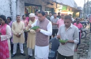 लोकल फॉर वोकल’ को सीएम धामी का बढ़ावा, लोहियाहेड में पैदल पहुंचकर स्थानीय स्टॉल पर चखा टिक्की का स्वाद