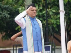 80वें स्वतंत्रता दिवस पर सीएम धामी ने मुख्यमंत्री आवास में फहराया तिरंगा, अधिकारियों-कर्मचारियों को दिलाई राष्ट्रीय एकता की शपथ