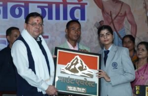 थारू समाज से सीधे संवाद में मुख्यमंत्री धामी, विकास और जनकल्याण पर दिया जोर