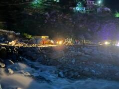 तमक नाले में ह्यूम पाइप डालकर तैयार किया गया अस्थाई मोटर मार्ग, वाहनों की आवाजाही बहाल