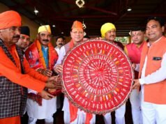 माँ वाराही के जयकारों से गूंजा देवीधुरा, मुख्यमंत्री धामी ने किए दर्शन; बग्वाल में उमड़ा आस्था का सैलाब