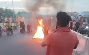 हरिद्वार में कांवड़ियों की दो बाइकों में लगी आग, मची अफरातफरी; समय रहते टला बड़ा हादसा