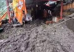 चमोली में बारिश का कहर: कल्पेश्वर मंदिर के ऊपर भारी भूस्खलन, परिसर में घुसा मलबा
