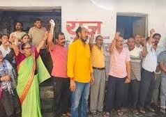 बेलनी पुल के नए निर्माण का विरोध, व्यापारियों और स्थानीय लोगों ने किया प्रदर्शन