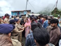 मसूरी में अतिक्रमण हटाने की कार्रवाई पर बवाल, धार्मिक ढांचा हटने के बाद हाईवे जाम, प्रशासन बोला- पालिका भूमि पर था कब्जा