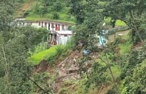 रुद्रप्रयाग में बारिश का कहर: भूस्खलन से दहशत, 10 परिवारों ने छोड़े घर