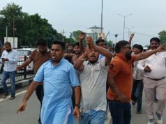 रुद्रपुर में गिरफ्तारी की मांग पर वाल्मीकि समाज का प्रदर्शन, हाईवे जाम; कोतवाली घेराव की चेतावनी