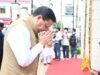 शहीद स्मारक पहुंचे CM धामी, अमर शहीदों को नमन कर अर्पित की पुष्पांजलि