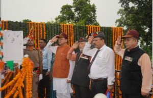 सीमांत क्षेत्र में शहीद स्मारक एवं विशाल तिरंगे का लोकार्पण, सीएम धामी ने वीर शहीदों को किया नमन