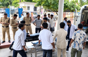 रुड़की में युवक ने चाकू से काटी गर्दन, हालत गंभीर
