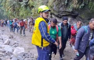चीड़बासा स्लाइडिंग जोन में SDRF ने संभाला मोर्चा, 9 हजार यात्रियों को सुरक्षित कराया पार