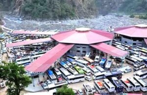 बस सेवाओं के विवाद से चारधाम यात्रा प्रभावित, श्रद्धालुओं की बढ़ी परेशानी