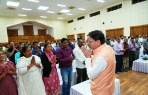 दूरस्थ क्षेत्रों से आए लोगों से संवाद कर मुख्यमंत्री ने सुनी समस्याएं, समाधान के लिए अधिकारियों को दिए निर्देश